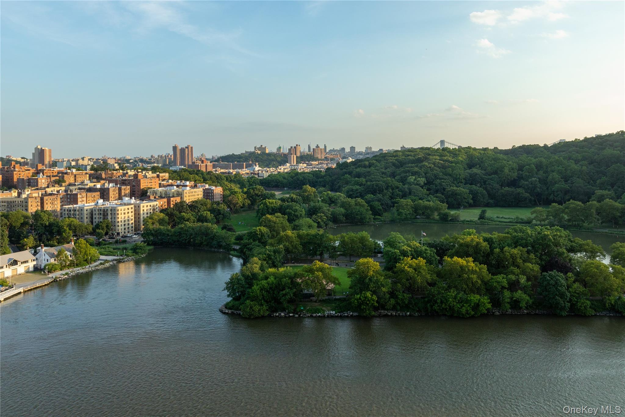 #17 photo, 2400 Johnson Avenue, Bronx , NY 10463