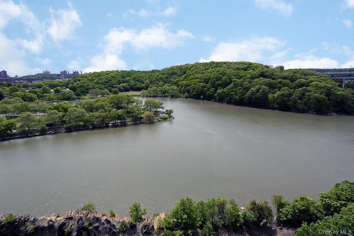 #4 photo, 2400 Johnson Avenue, Bronx , NY 10463