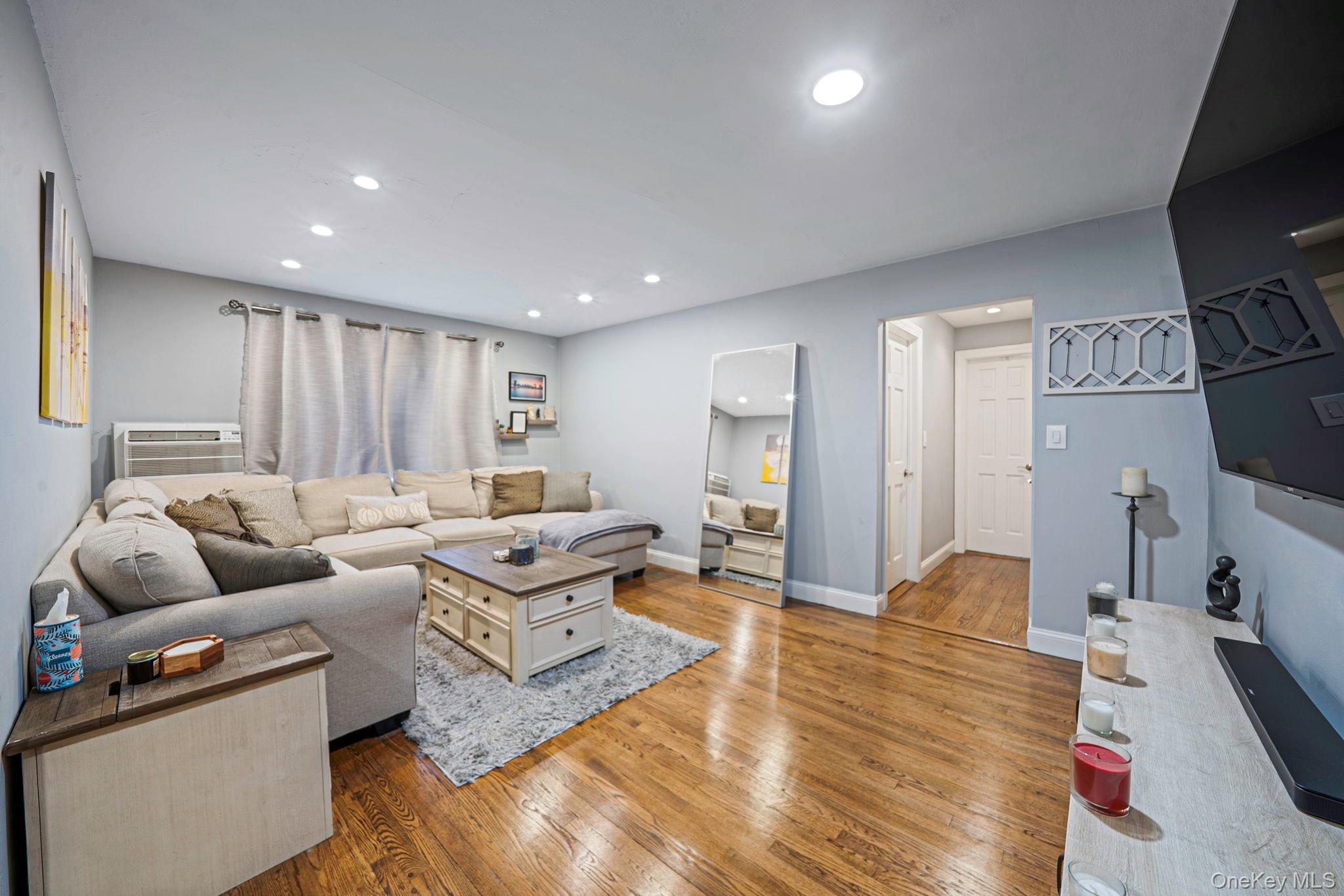 #8 photo, 8 Terrace Circle, Great Neck , NY 11021