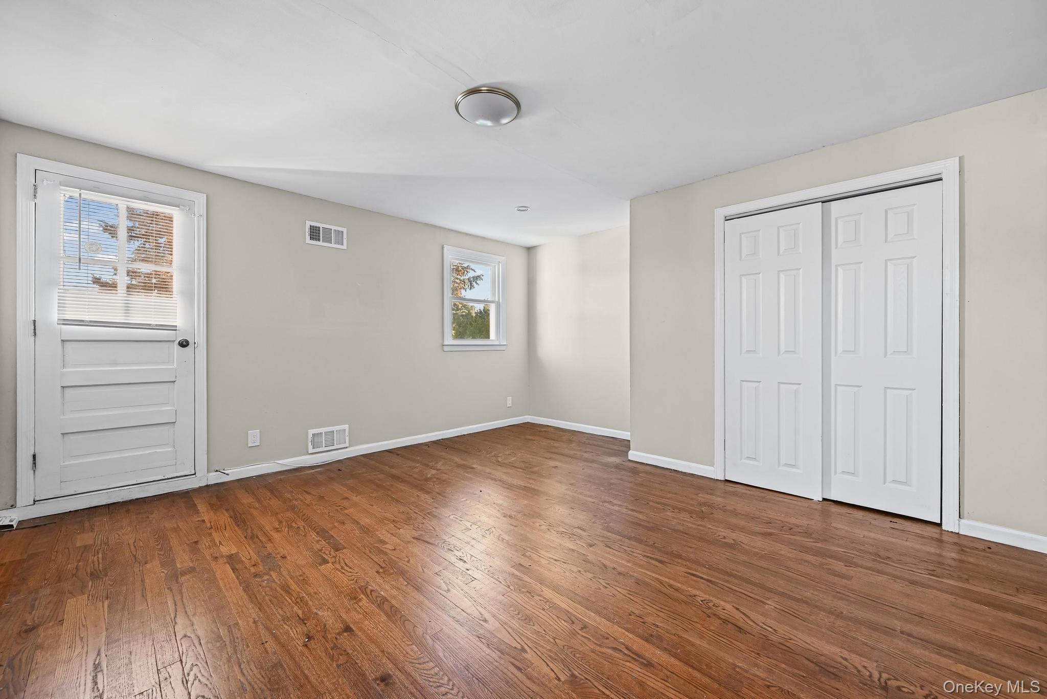 #10 photo, 6 Central Court, Valley Stream , NY 11580