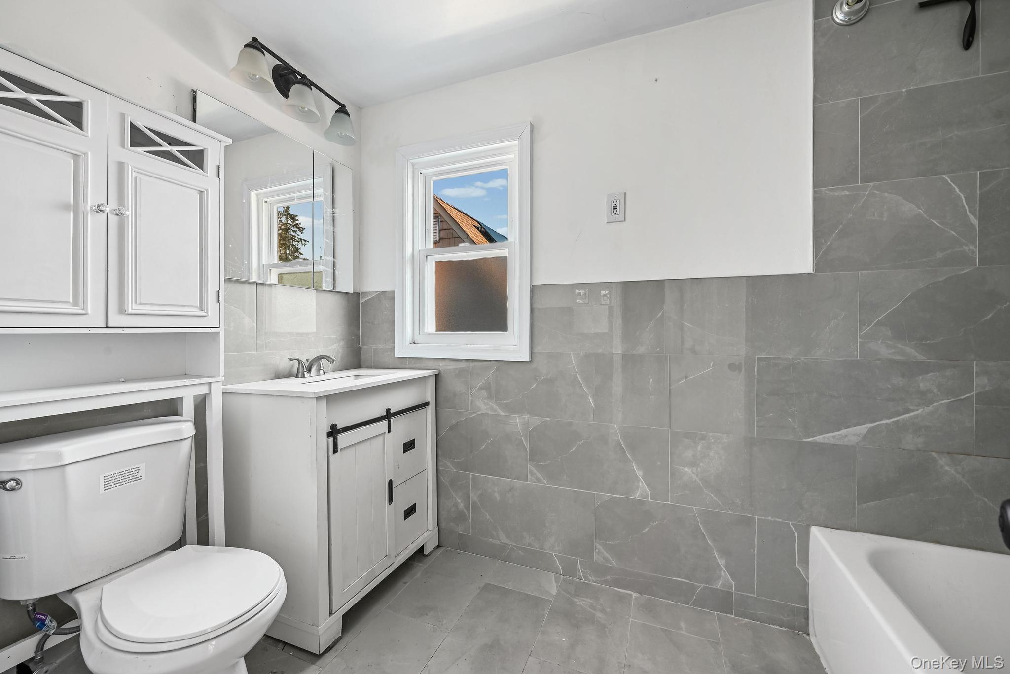 #11 photo, 6 Central Court, Valley Stream , NY 11580