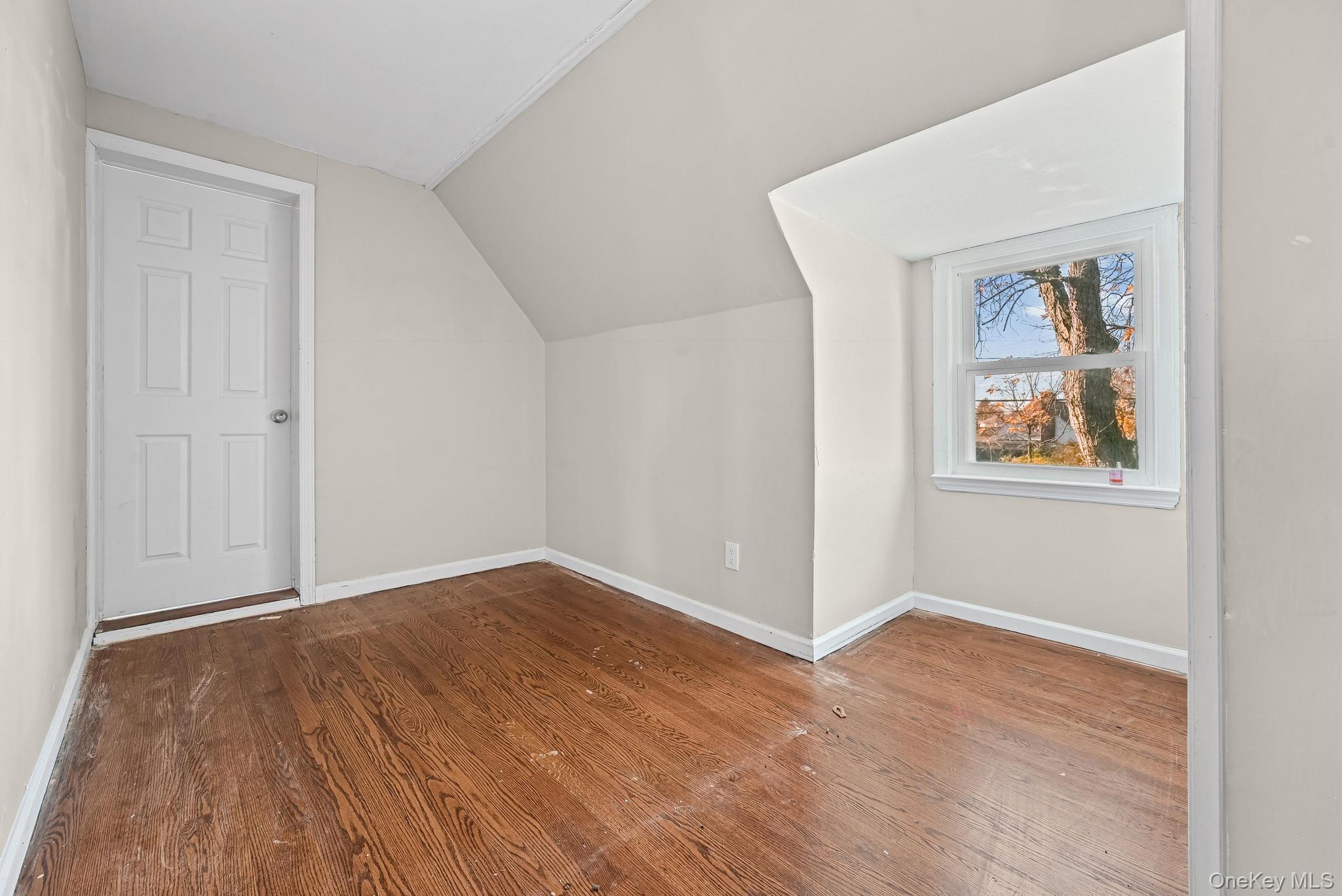 #13 photo, 6 Central Court, Valley Stream , NY 11580