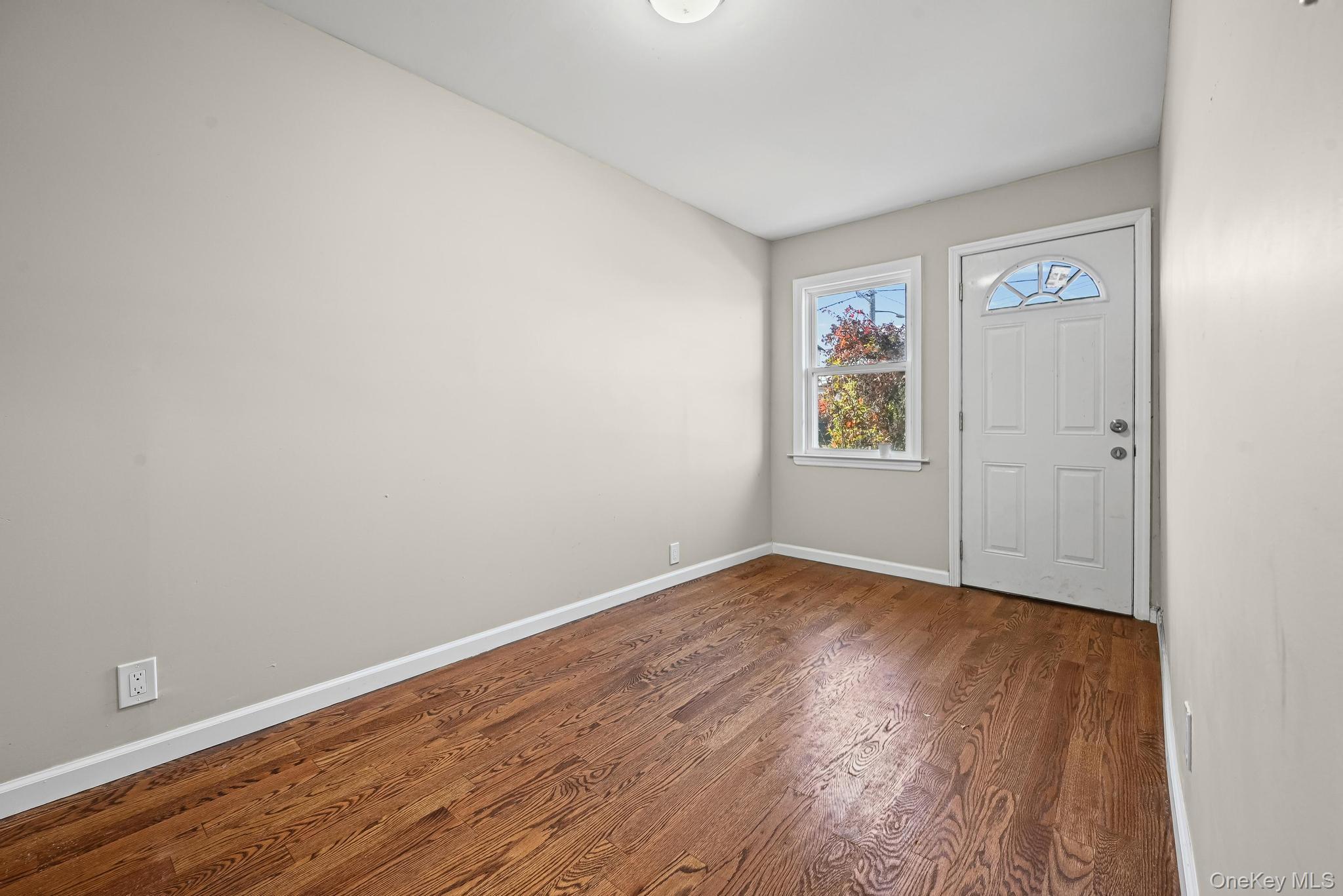 #14 photo, 6 Central Court, Valley Stream , NY 11580