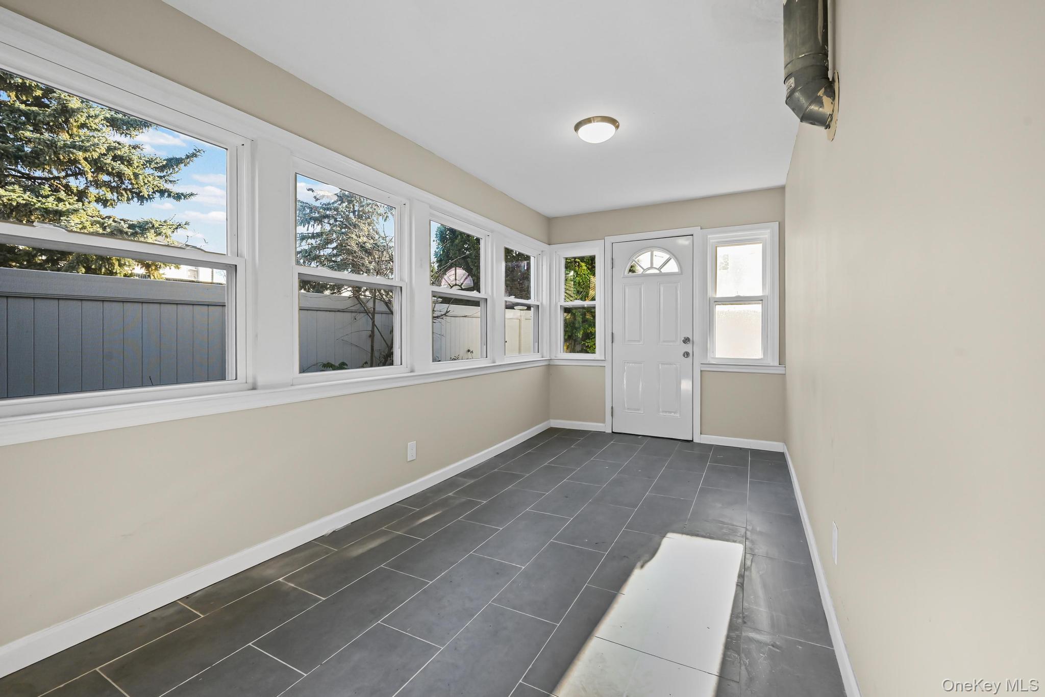 #18 photo, 6 Central Court, Valley Stream , NY 11580