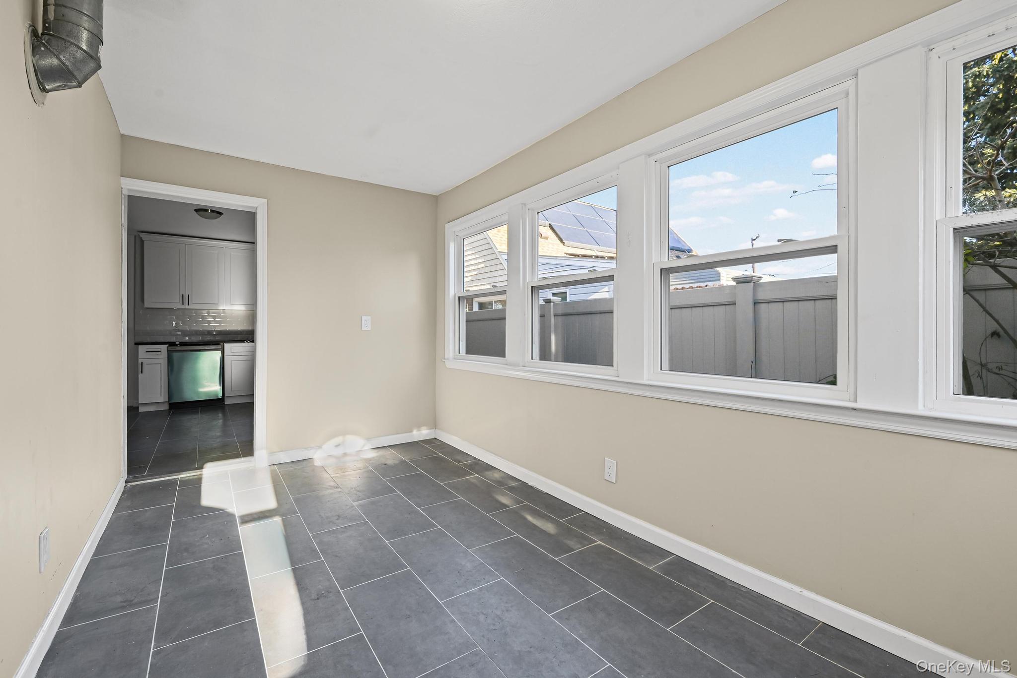 #19 photo, 6 Central Court, Valley Stream , NY 11580