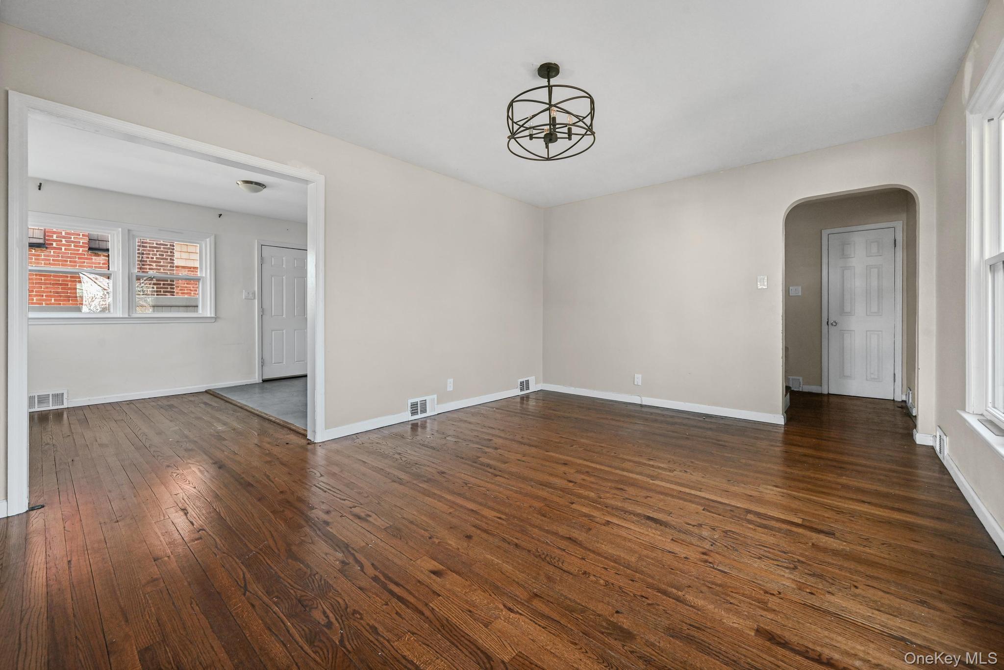 #2 photo, 6 Central Court, Valley Stream , NY 11580