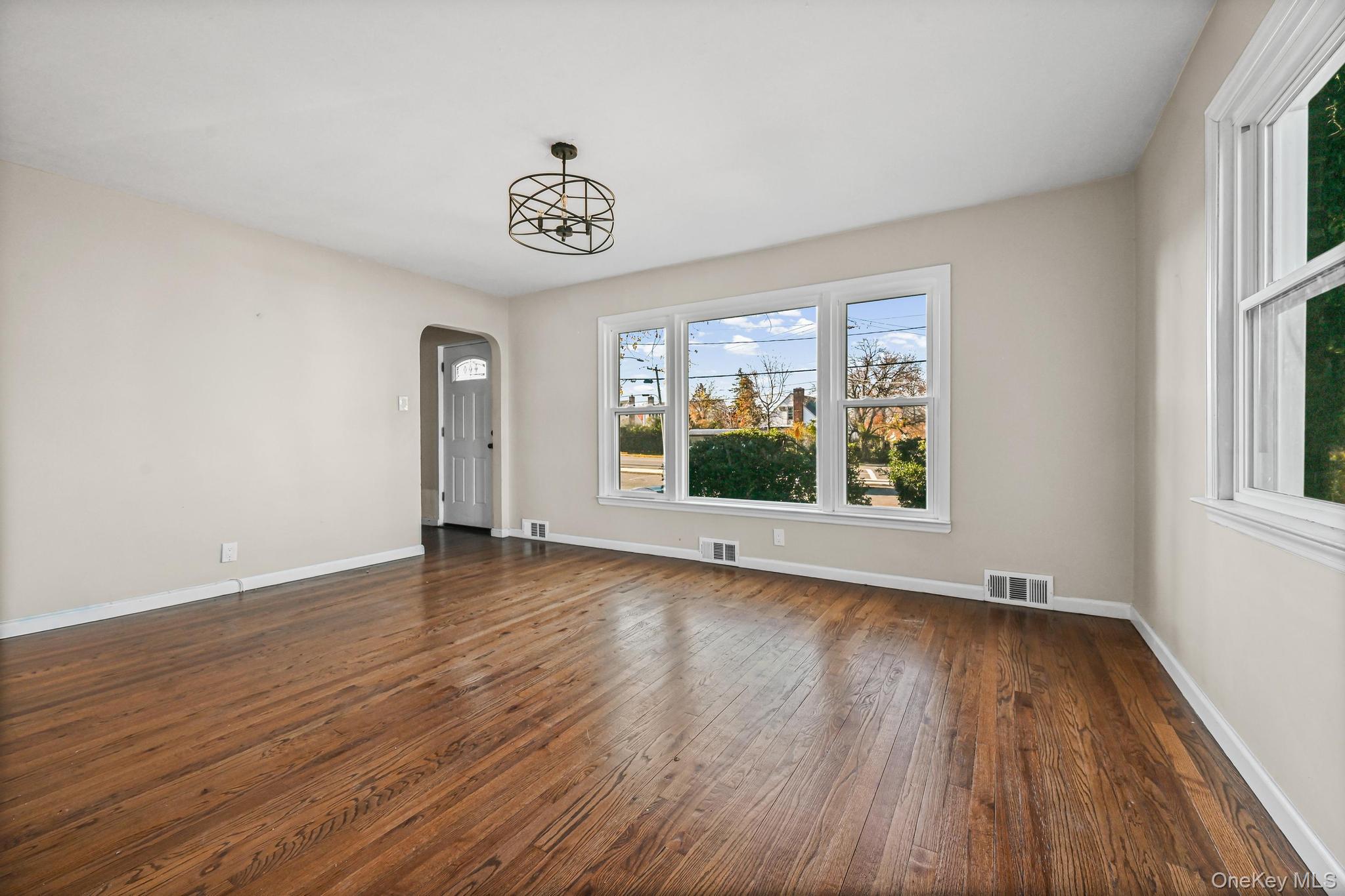 #3 photo, 6 Central Court, Valley Stream , NY 11580