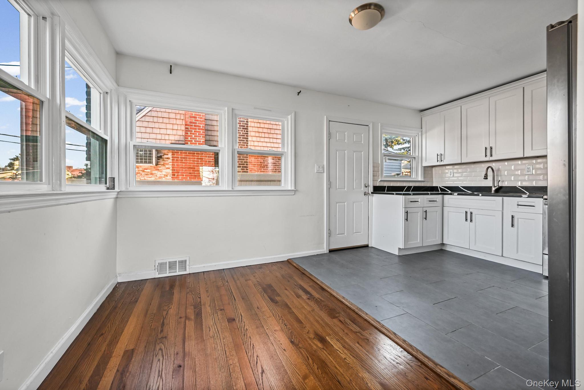 #4 photo, 6 Central Court, Valley Stream , NY 11580