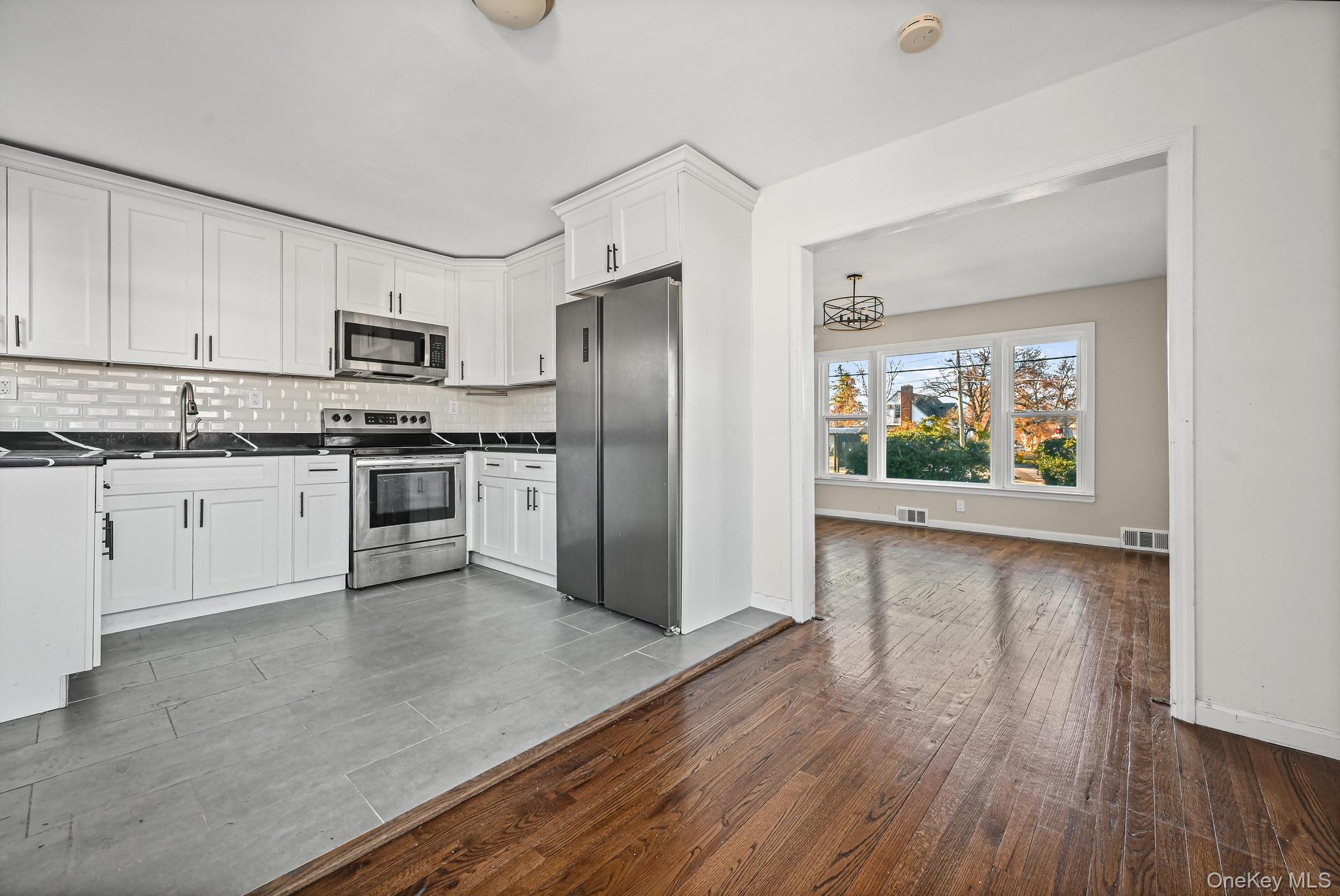 #5 photo, 6 Central Court, Valley Stream , NY 11580