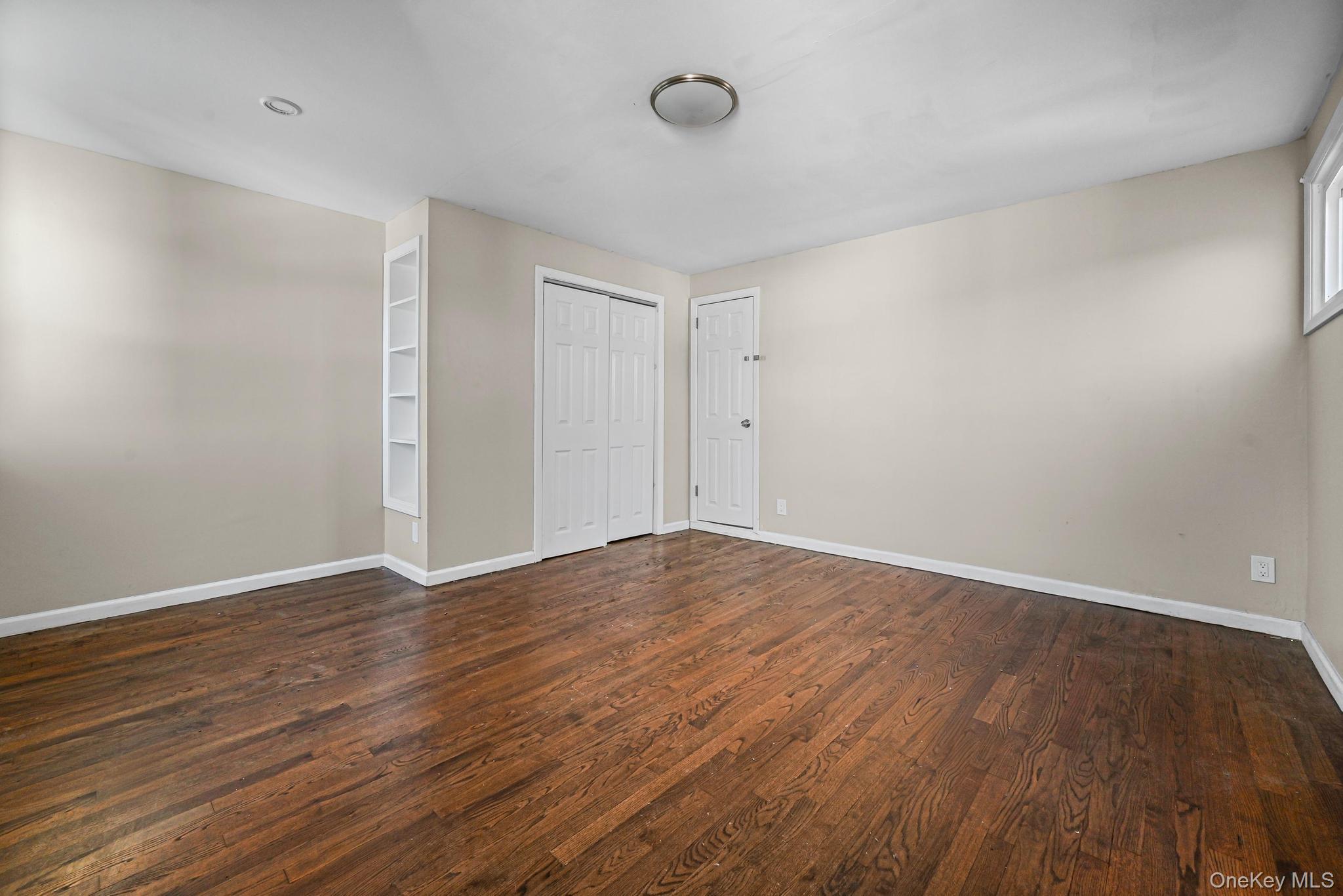 #9 photo, 6 Central Court, Valley Stream , NY 11580