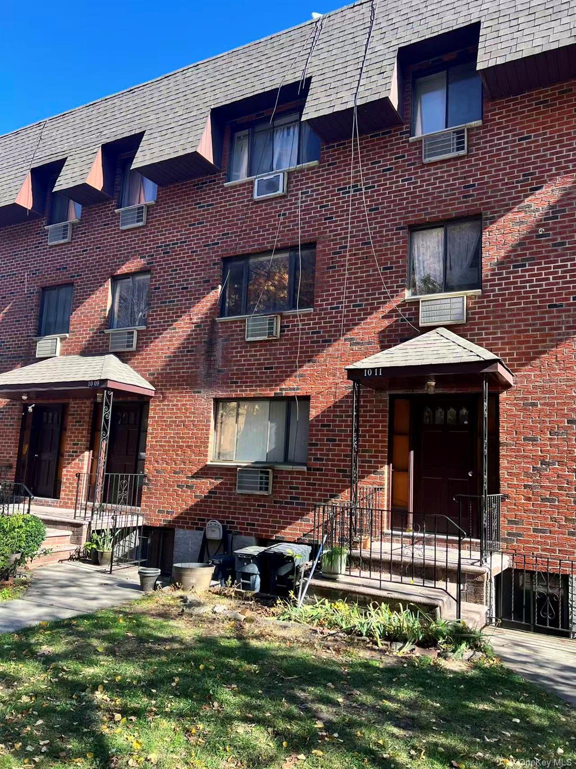 #1 photo, 1009 166th Street, Beechhurst , NY 11357