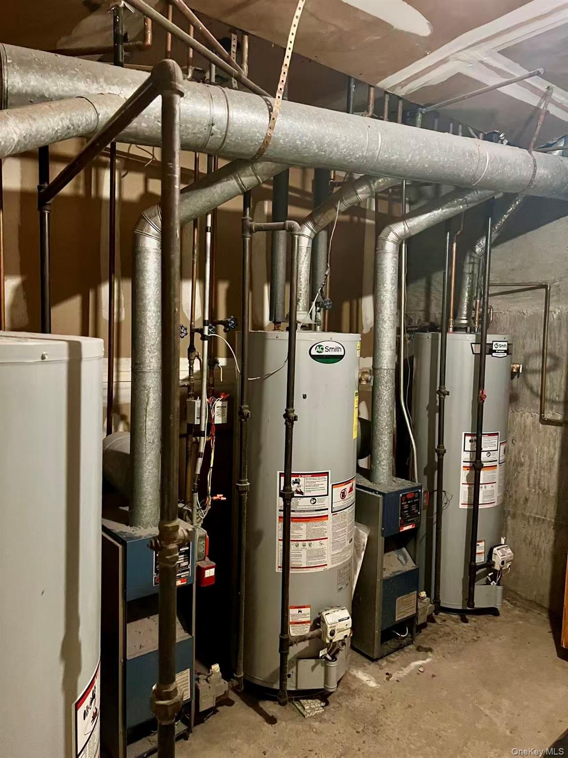 #8 photo, 1009 166th Street, Beechhurst , NY 11357