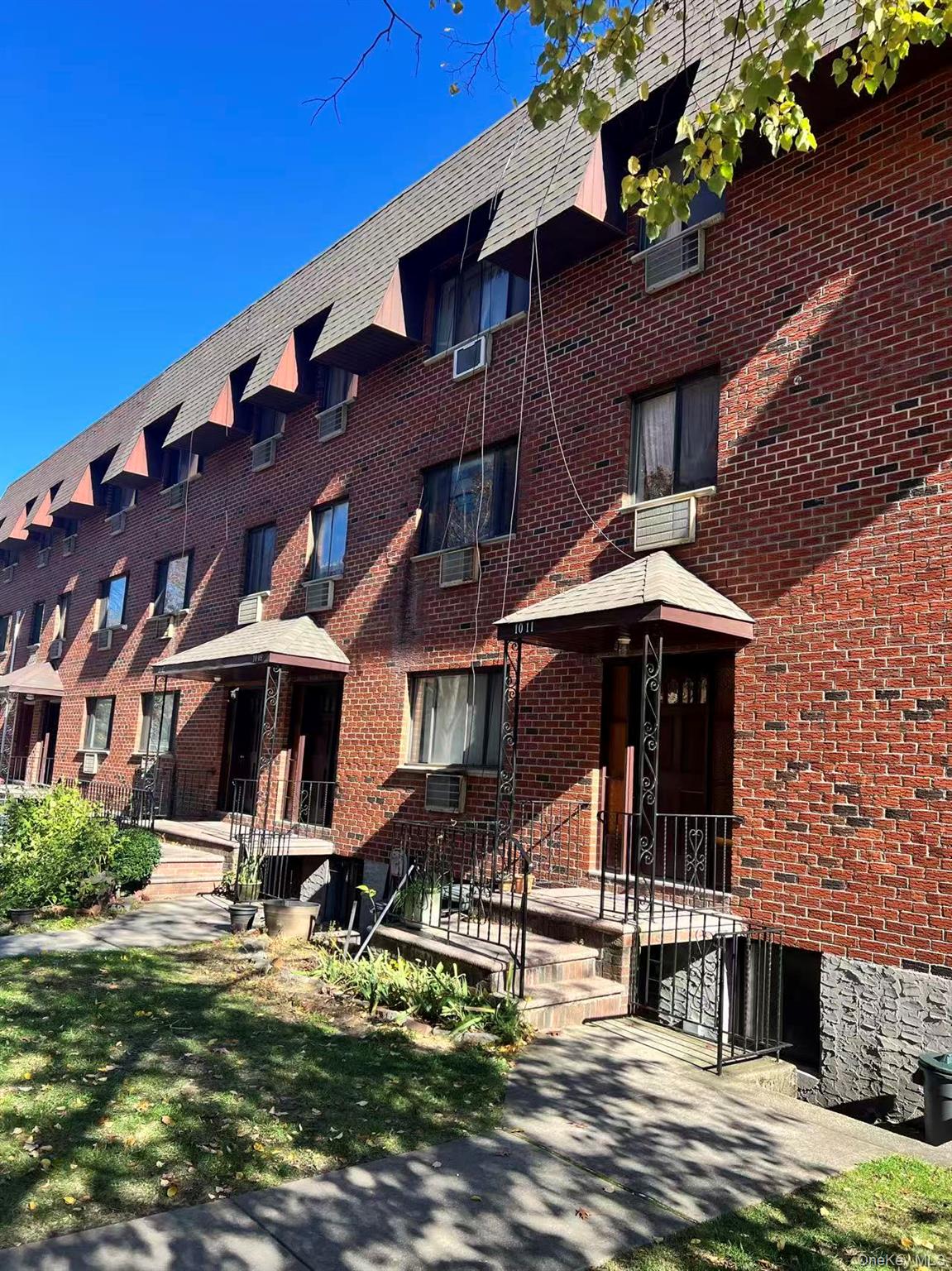 #9 photo, 1009 166th Street, Beechhurst , NY 11357