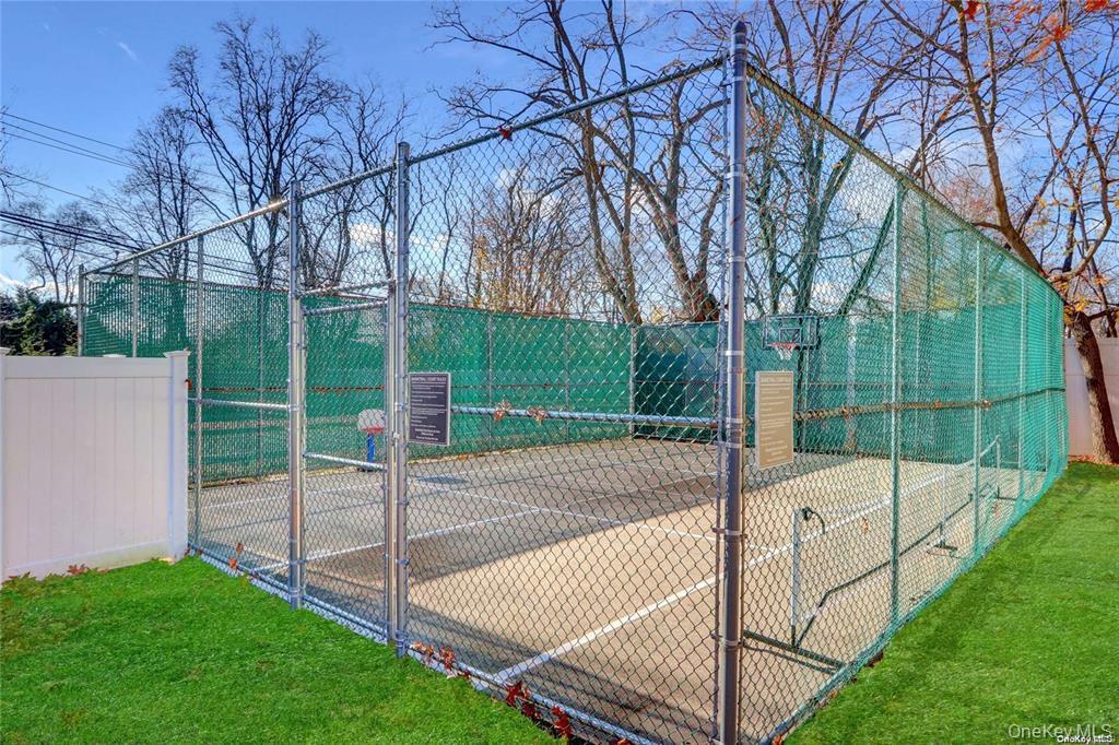 #10 photo, 20 Toehee Place, Islip , NY 11751