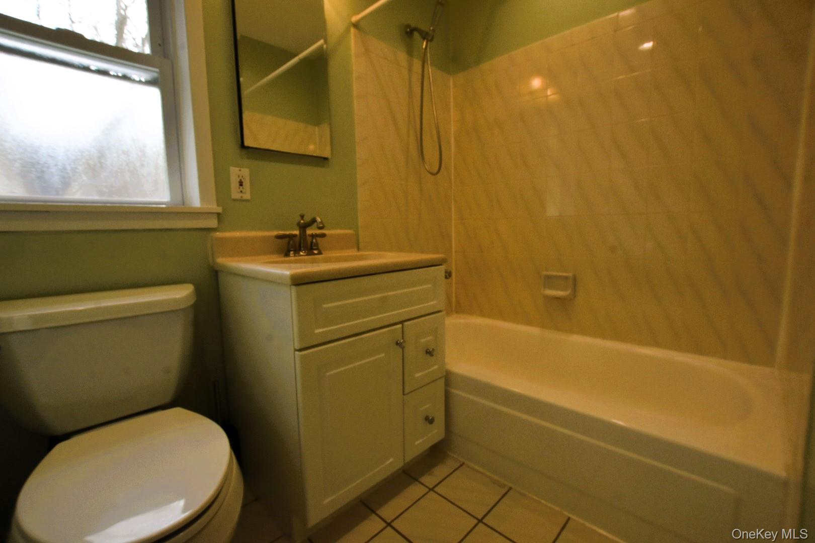 #11 photo, 20 Toehee Place, Islip , NY 11751