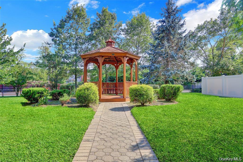 #12 photo, 20 Toehee Place, Islip , NY 11751