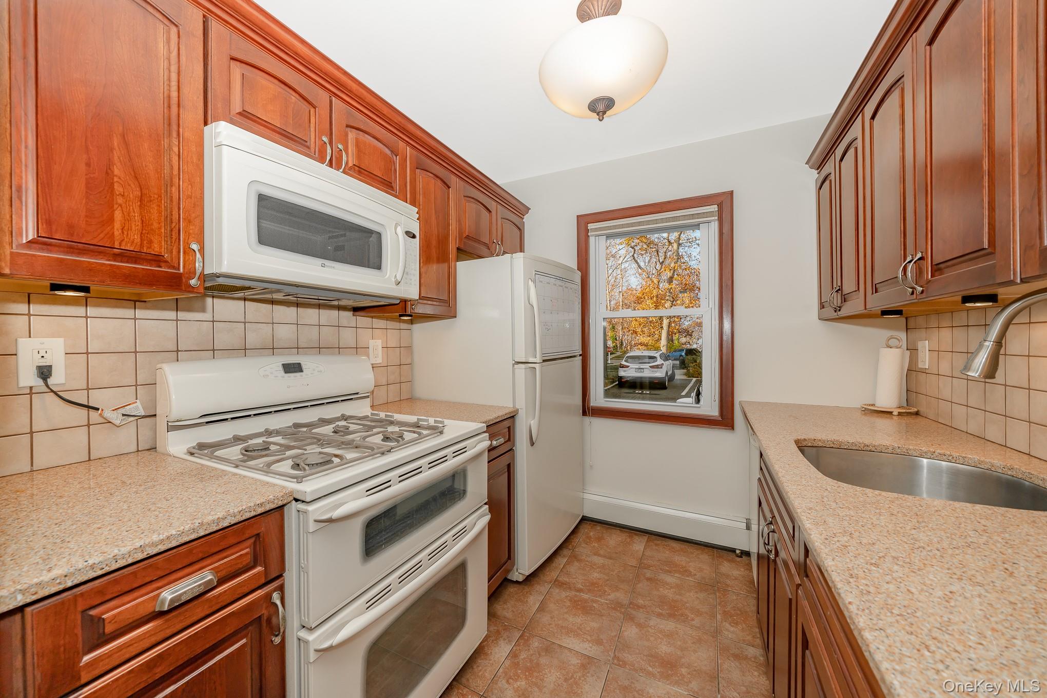 #14 photo, 20 Toehee Place, Islip , NY 11751