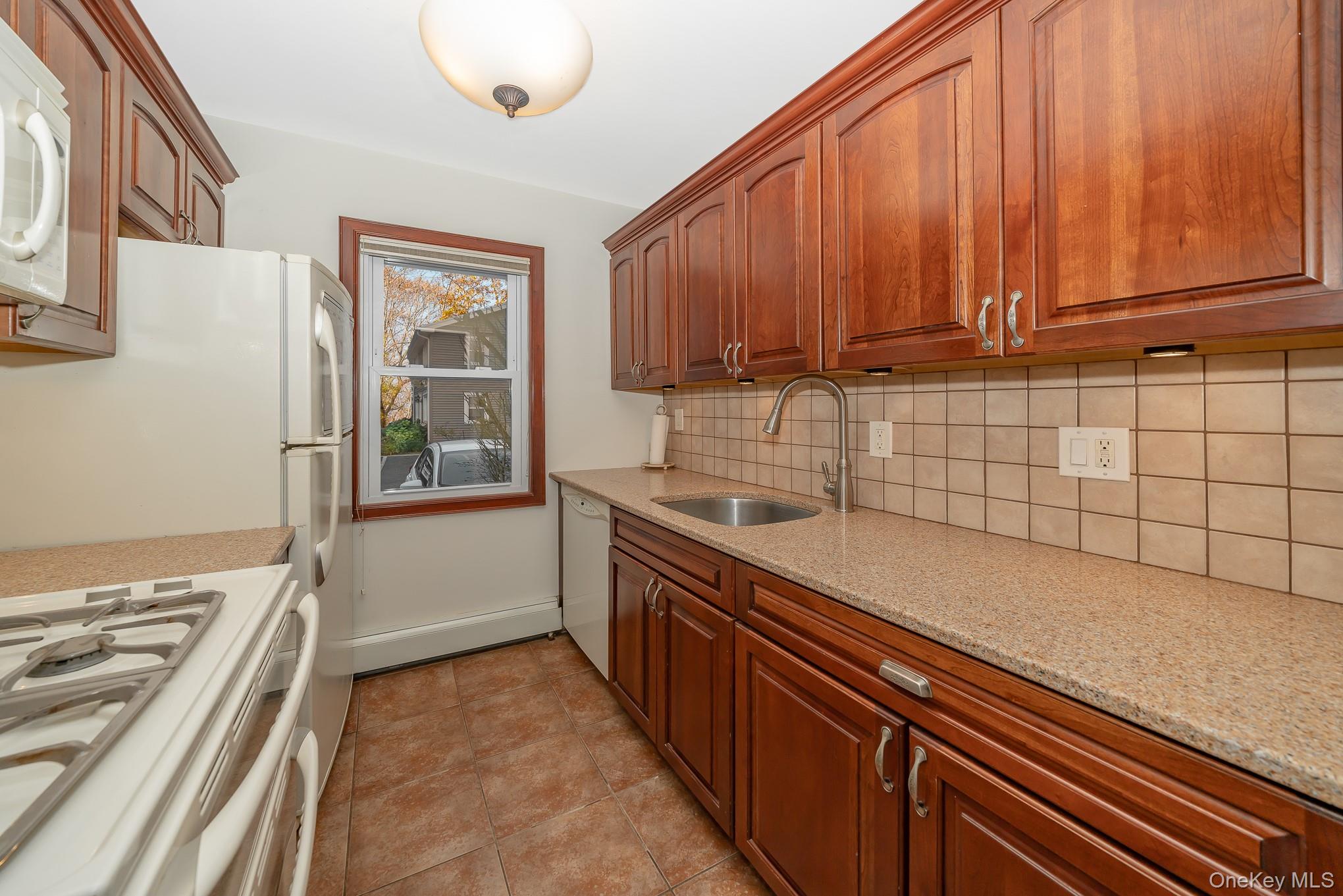 #15 photo, 20 Toehee Place, Islip , NY 11751