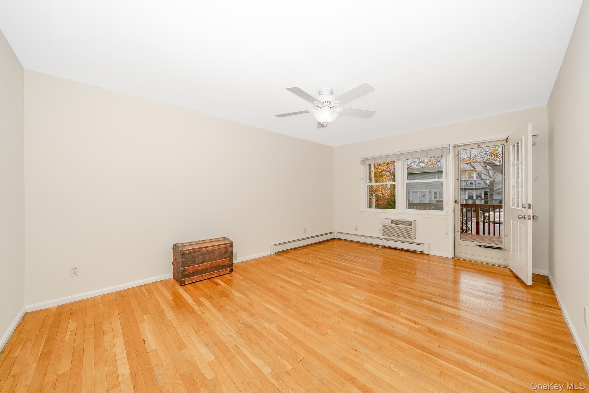 #16 photo, 20 Toehee Place, Islip , NY 11751