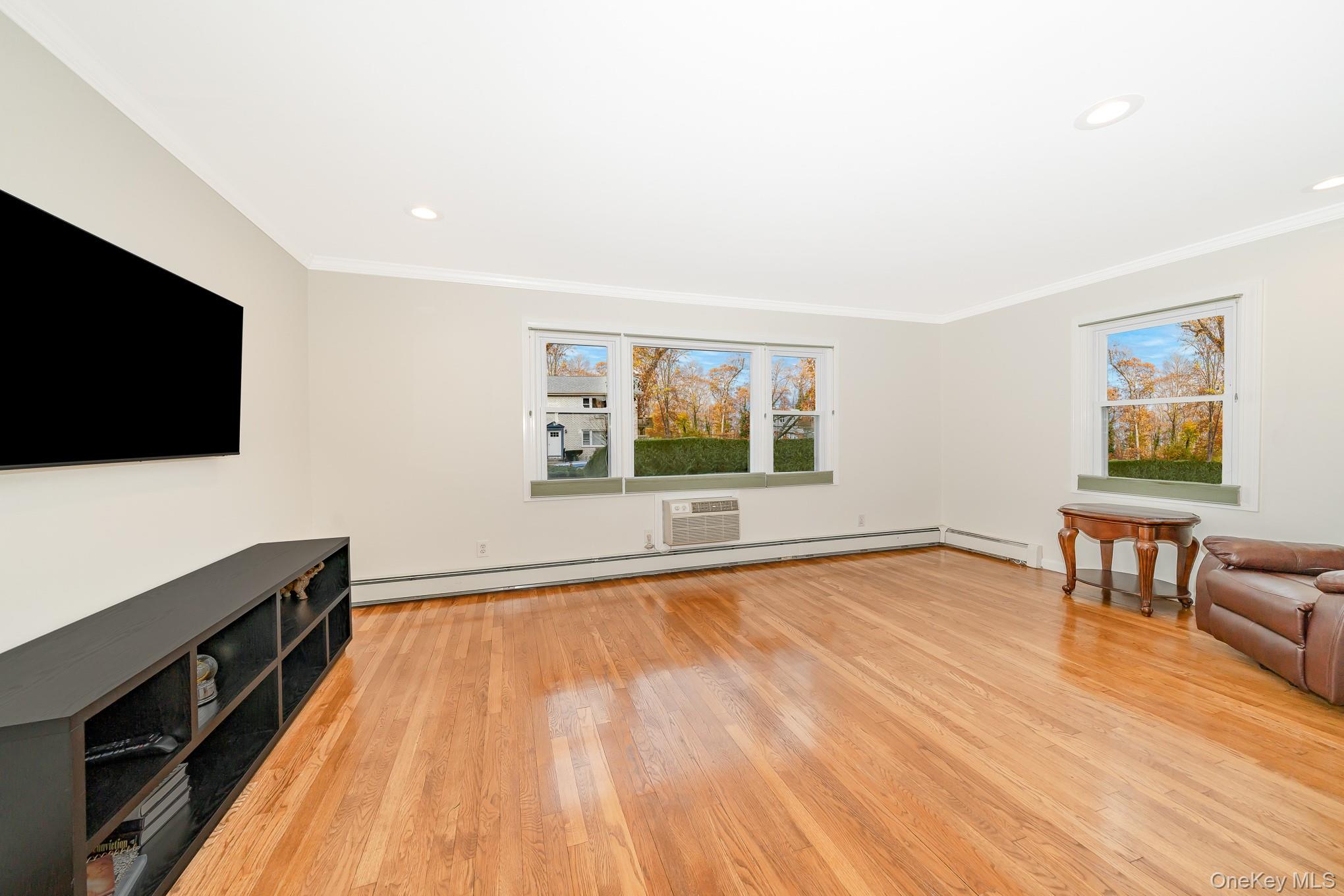 #18 photo, 20 Toehee Place, Islip , NY 11751