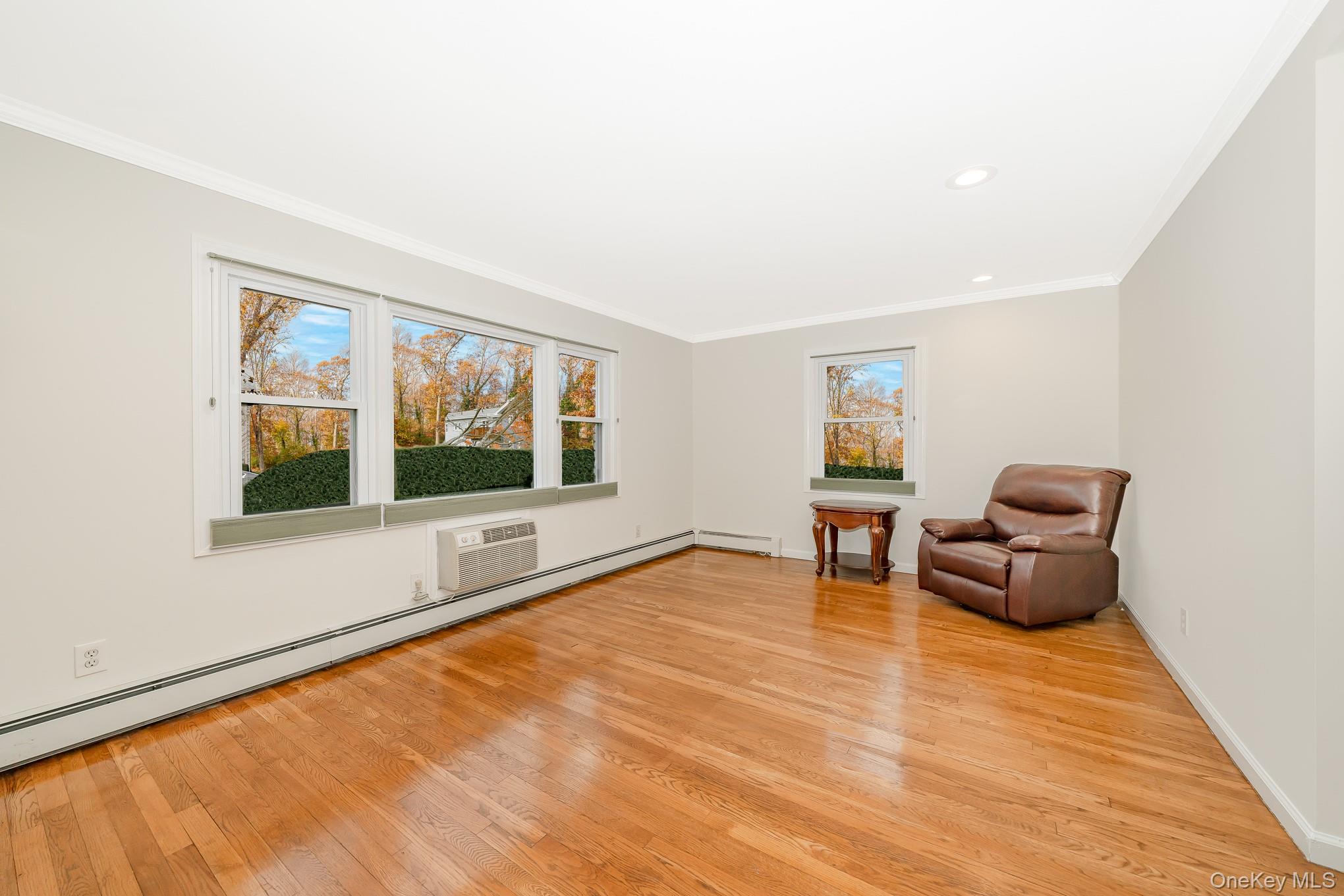 #19 photo, 20 Toehee Place, Islip , NY 11751