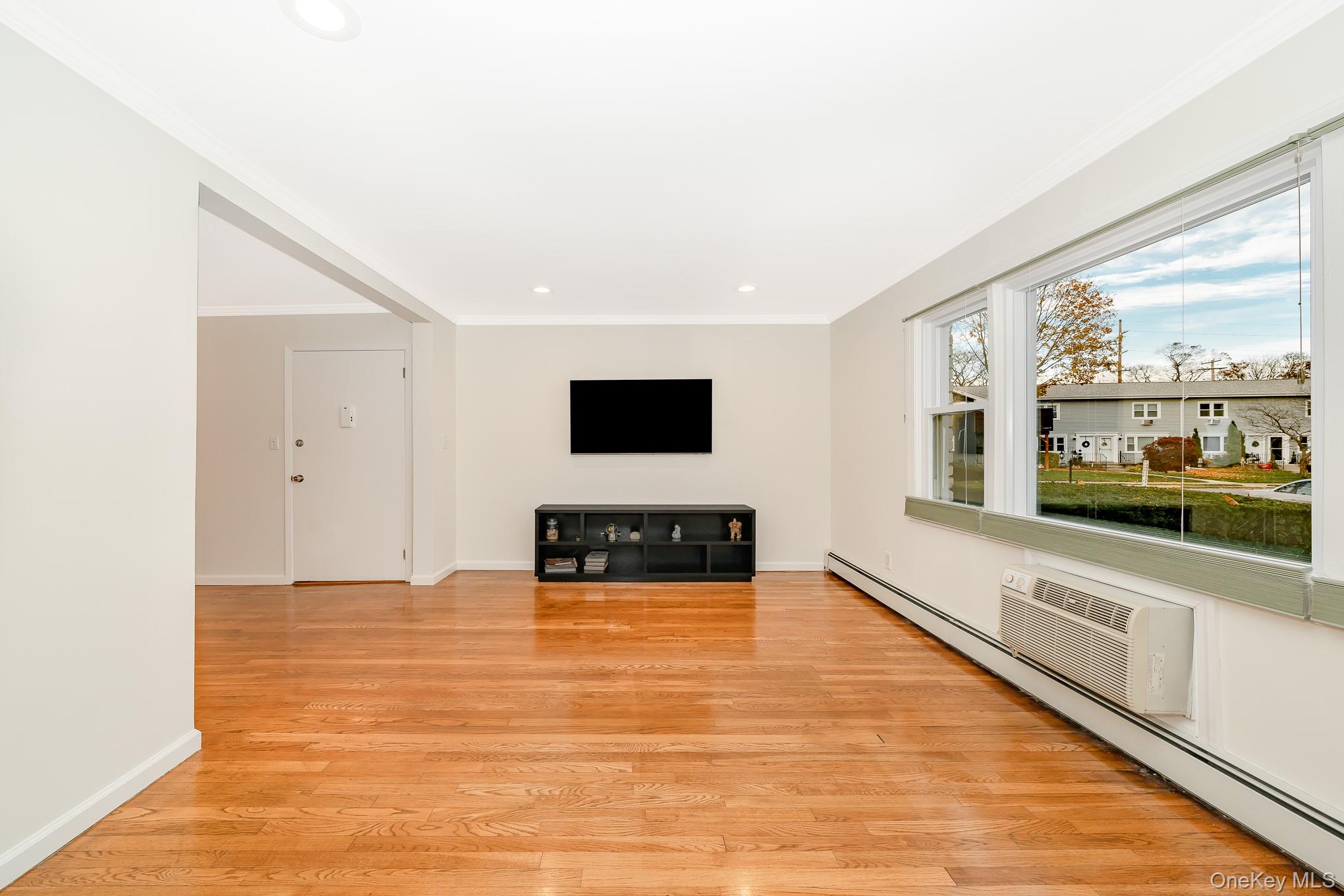 #20 photo, 20 Toehee Place, Islip , NY 11751