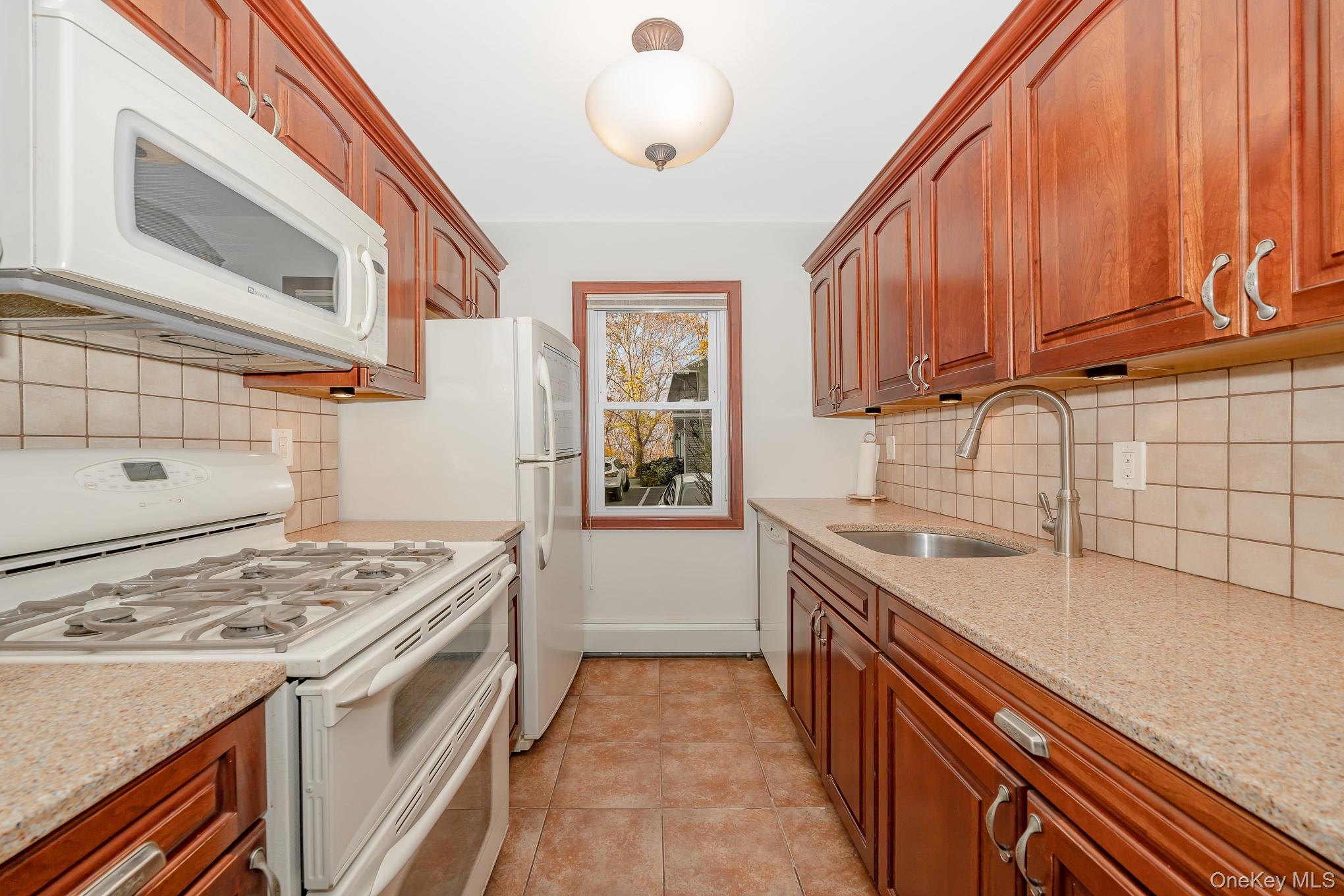 #4 photo, 20 Toehee Place, Islip , NY 11751