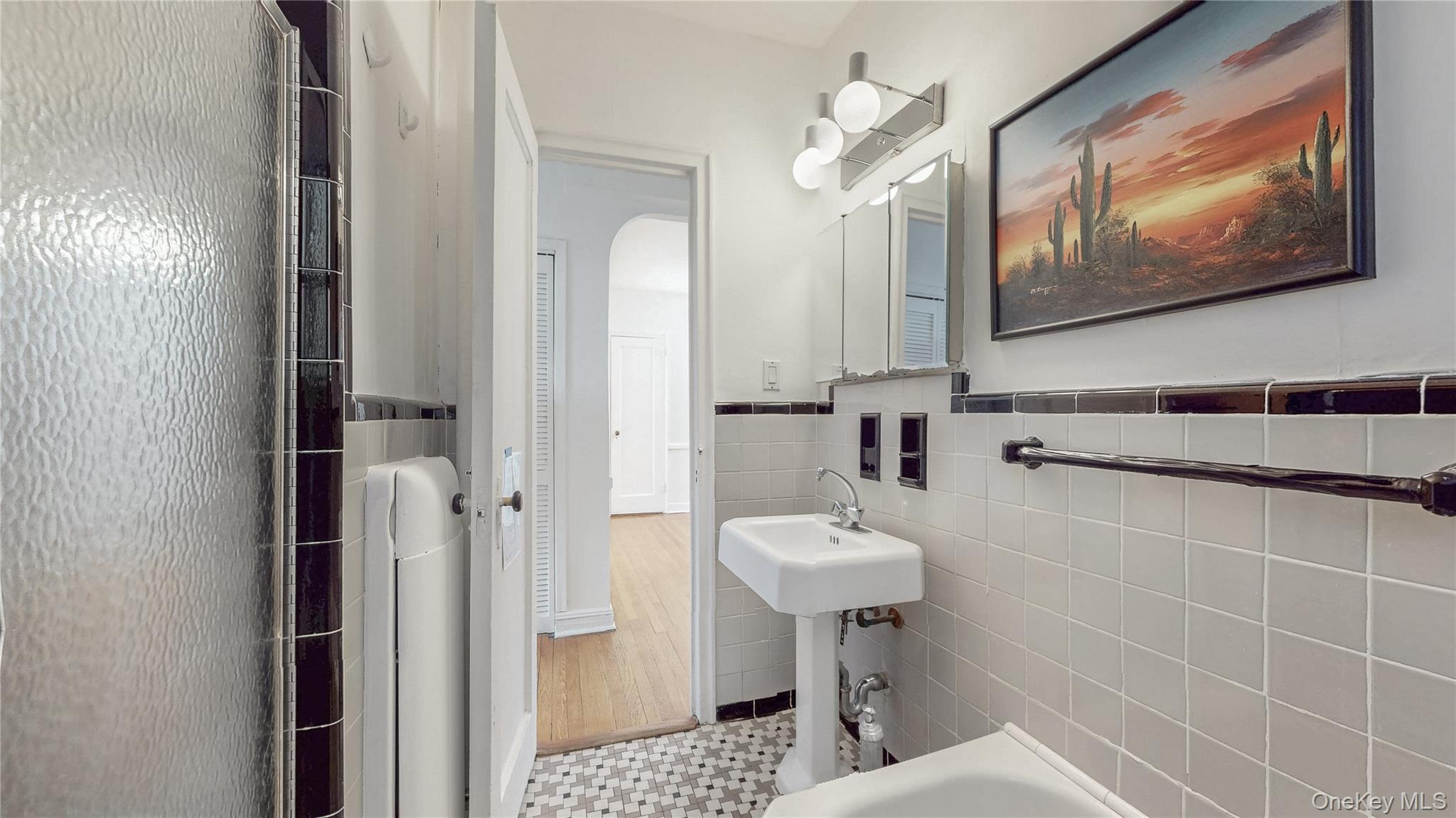 #19 photo, 69-40 Yellowstone Boulevard, Forest Hills , NY 11375