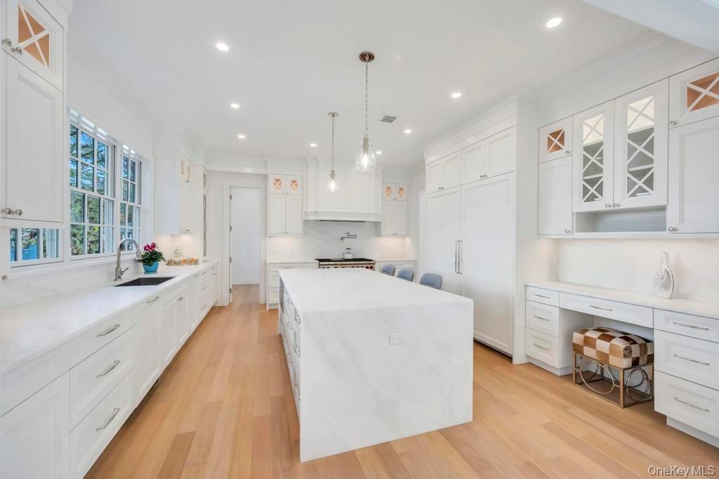 #10 photo, 207 Mill Spring Road, Manhasset , NY 11030