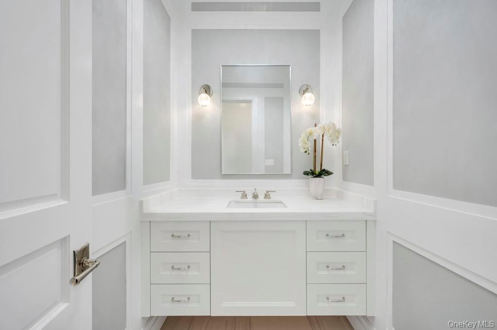 #18 photo, 207 Mill Spring Road, Manhasset , NY 11030