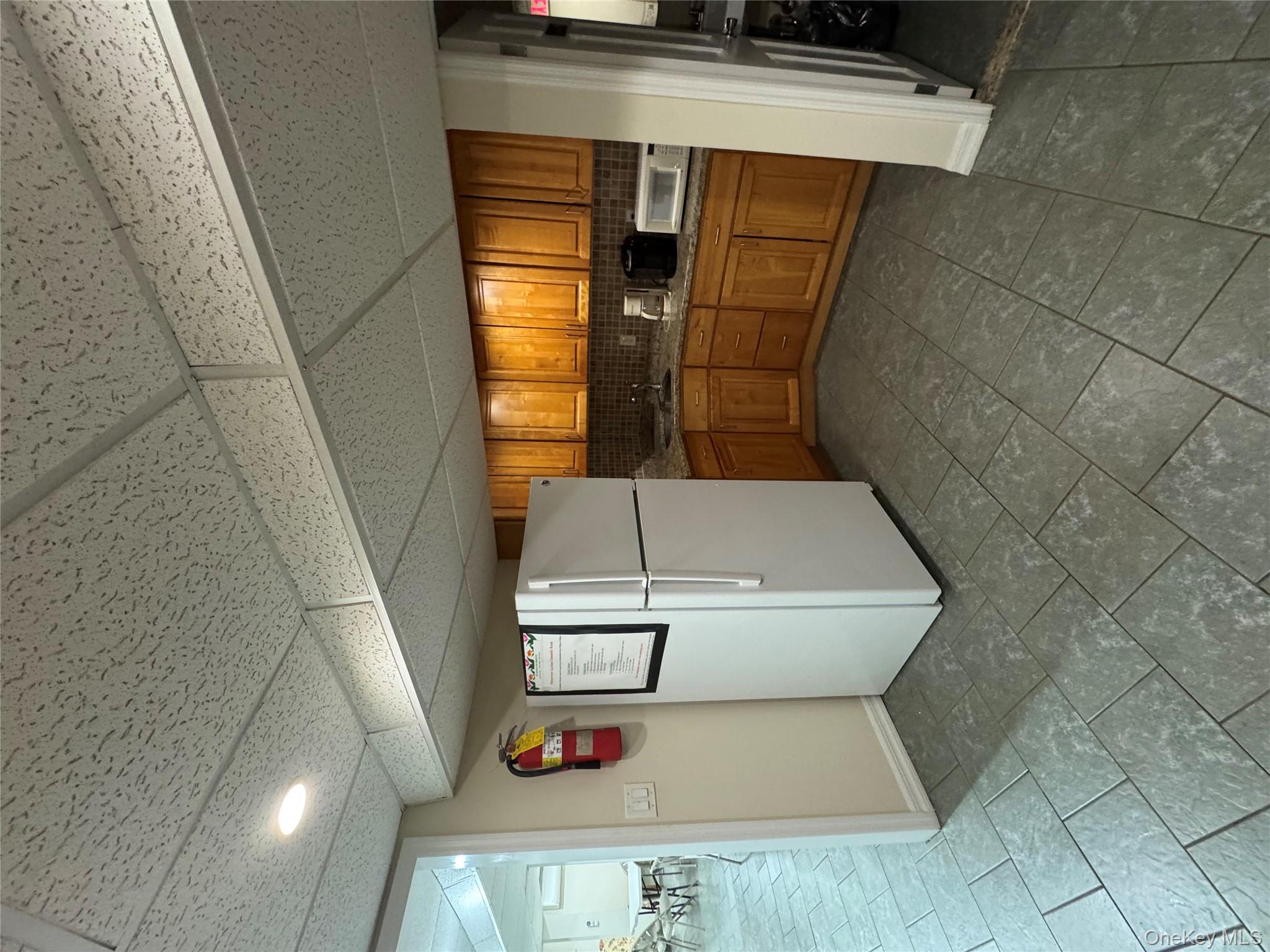 #19 photo, 91 Tulip Avenue, 長島 花卉園 Floral Park , NY 11001