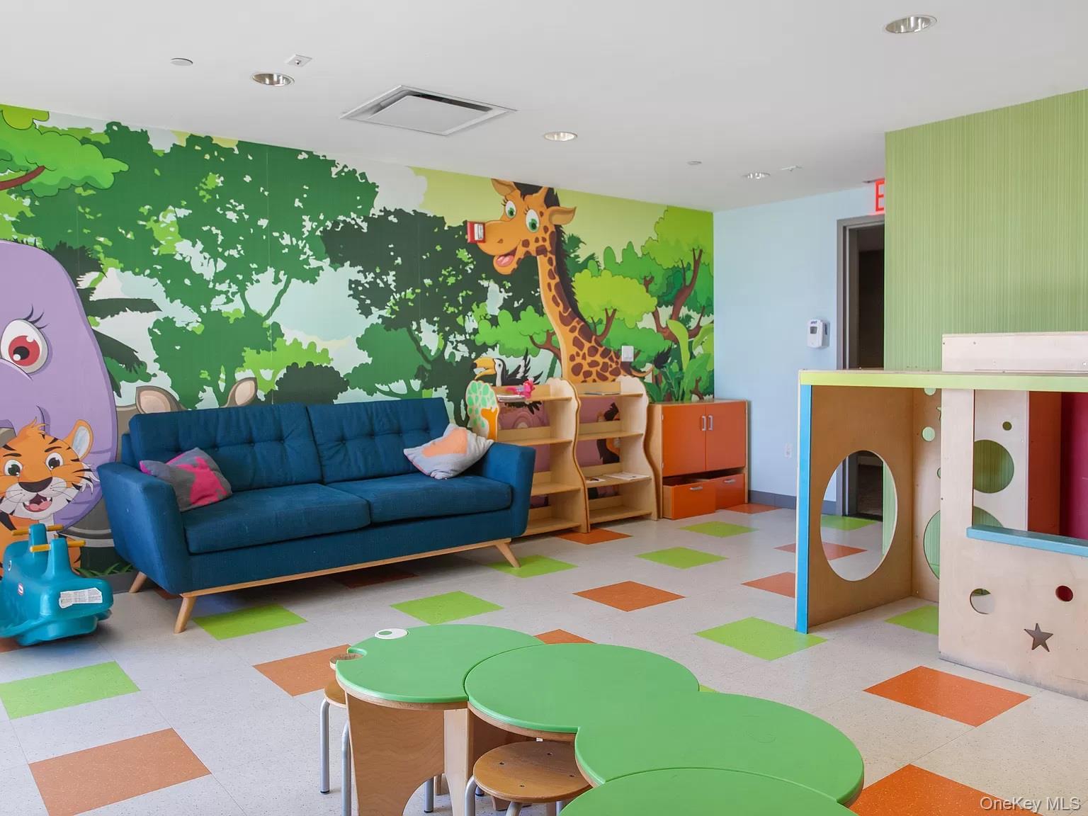 #18 photo, 40-26 College Point Boulevard, Flushing , NY 11354