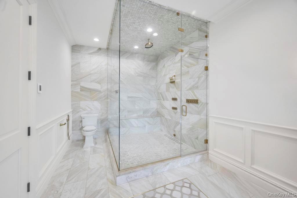 #14 photo, 6 Gables Court, Dix Hills , NY 11746