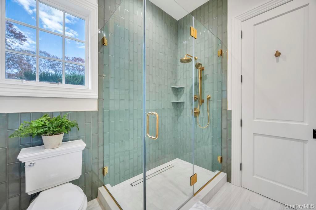 #17 photo, 6 Gables Court, Dix Hills , NY 11746