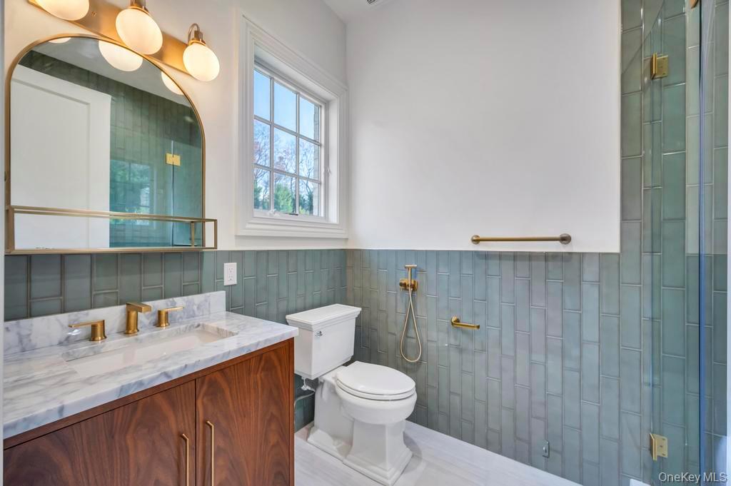 #18 photo, 6 Gables Court, Dix Hills , NY 11746