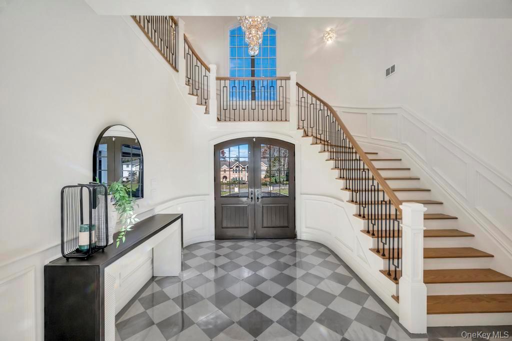 #4 photo, 6 Gables Court, Dix Hills , NY 11746