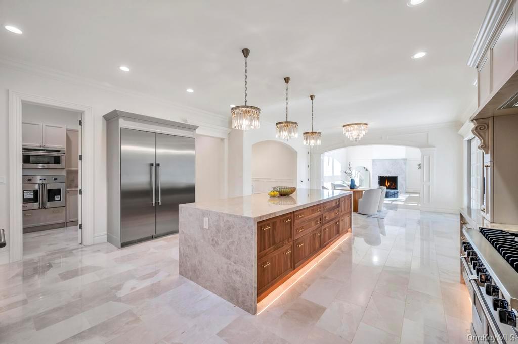 #8 photo, 6 Gables Court, Dix Hills , NY 11746