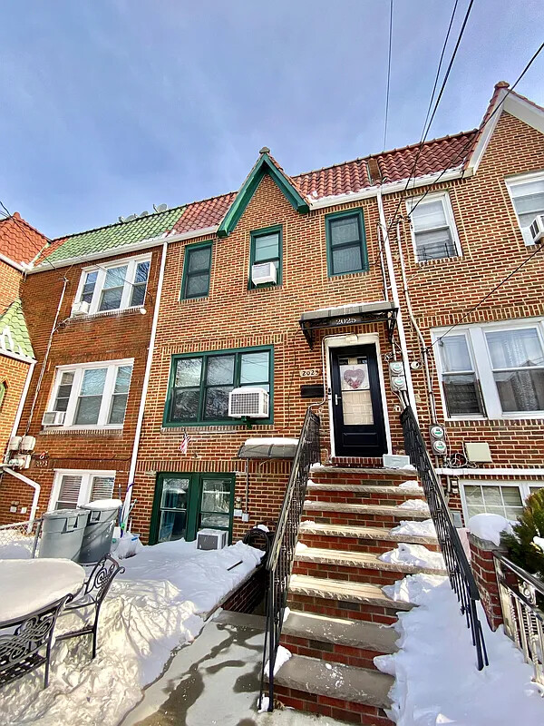 #1 photo, 2025 E 34TH Street, Marine Park , NY 11234