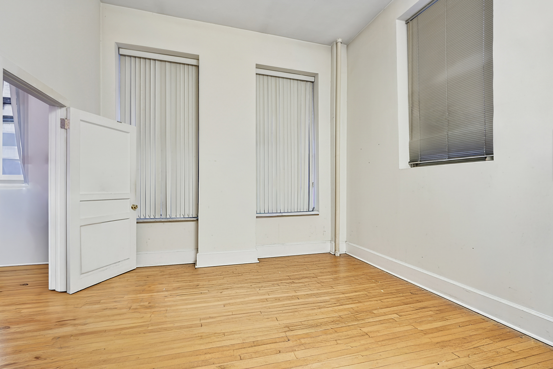 #10 photo, 30 E 10th Street, Greenwich Village , NY 10003