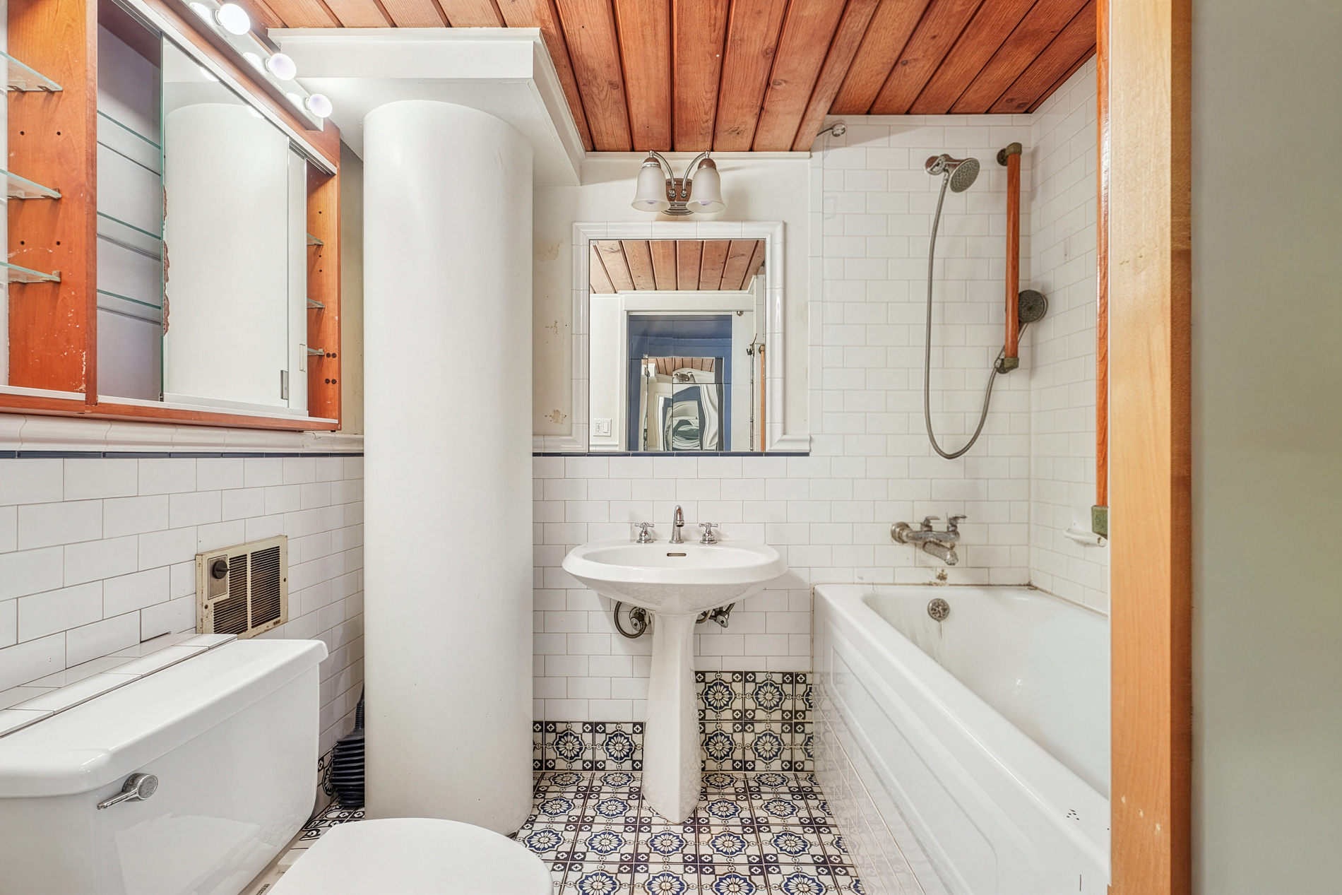 #12 photo, 30 E 10th Street, Greenwich Village , NY 10003