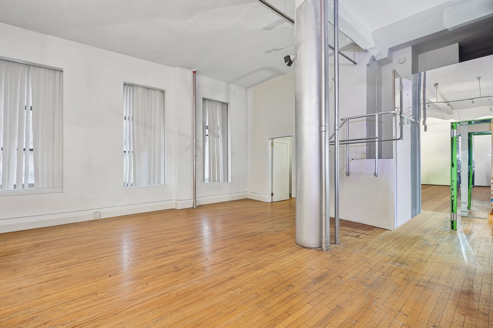 #6 photo, 30 E 10th Street, Greenwich Village , NY 10003