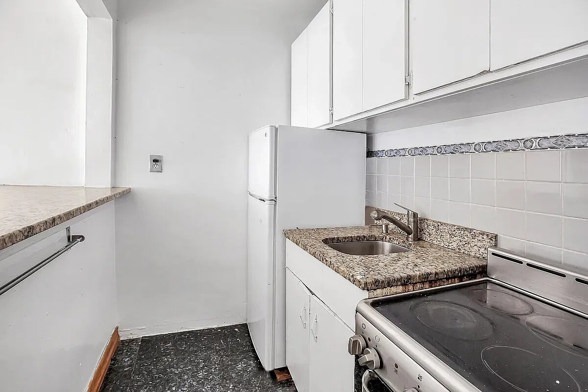 #4 photo, New York City, Hells Kitchen , NY 10019