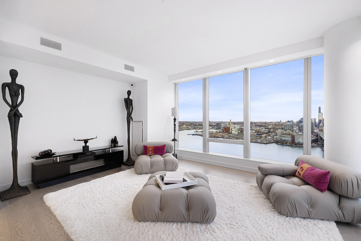 #7 photo, 252 SOUTH Street, Two Bridges , NY 10002