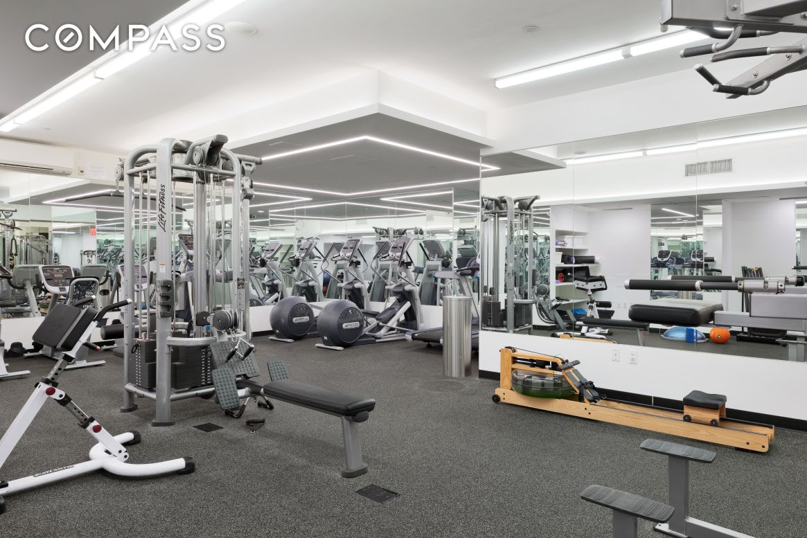 #11 photo, 30 W 60th Street, Upper West Side , NY 10023