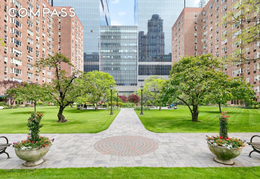 #9 photo, 30 W 60th Street, Upper West Side , NY 10023