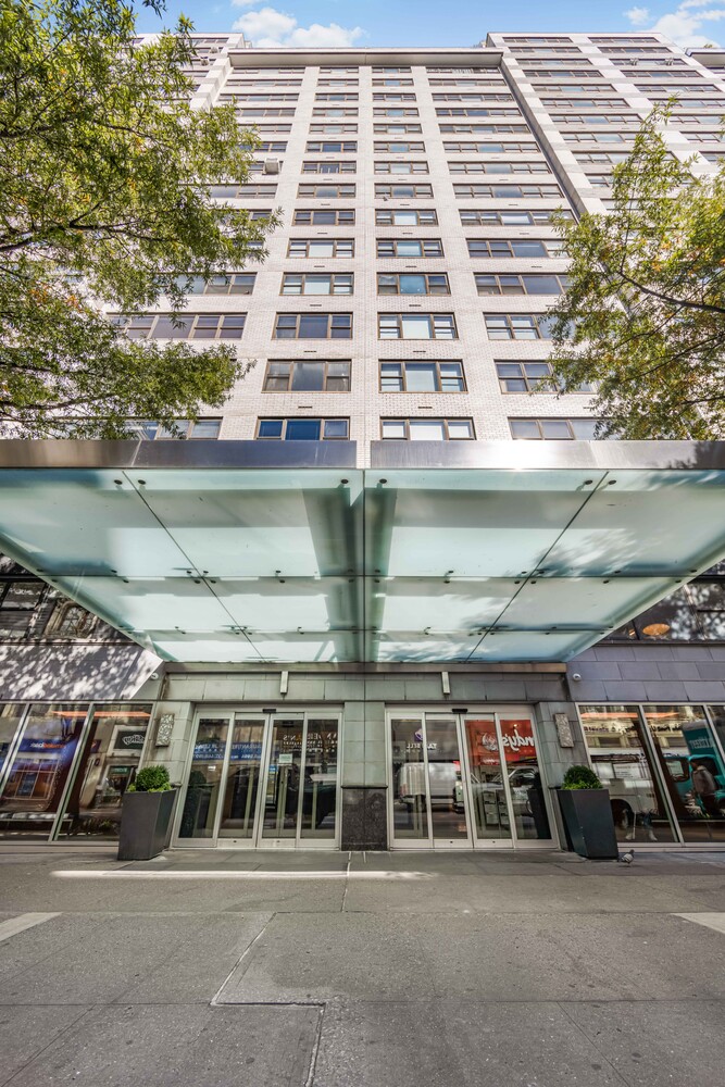 #7 photo, 7 E 14TH Street, Flatiron , NY 10003