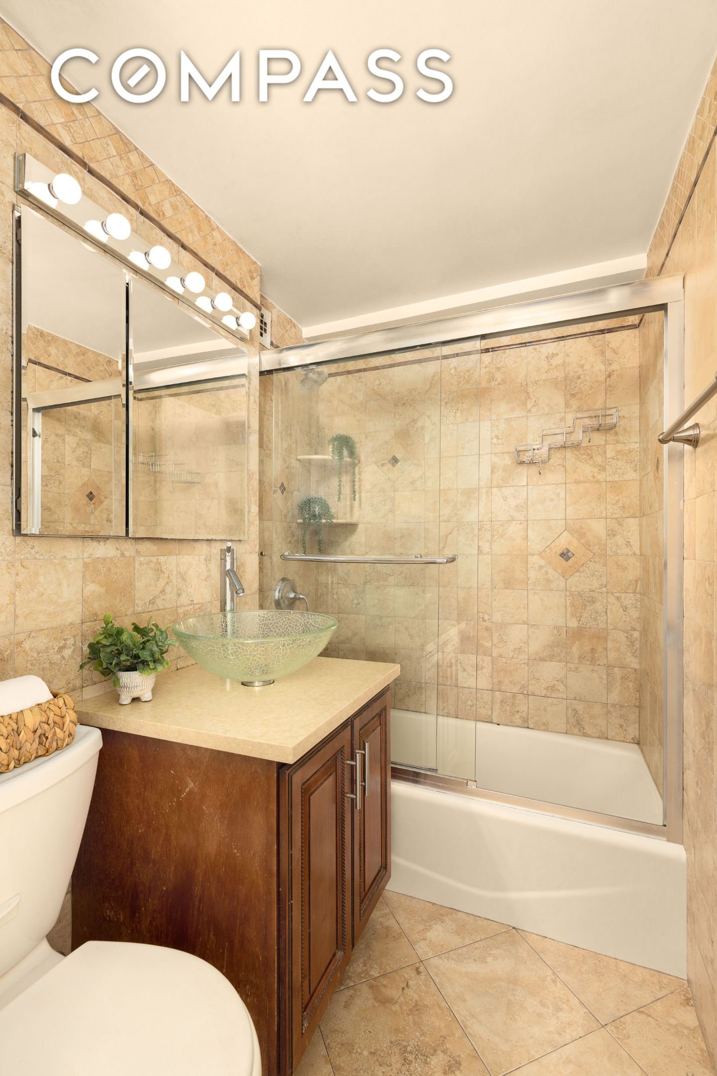 #7 photo, 200 E 36th Street, Murray Hill , NY 10016