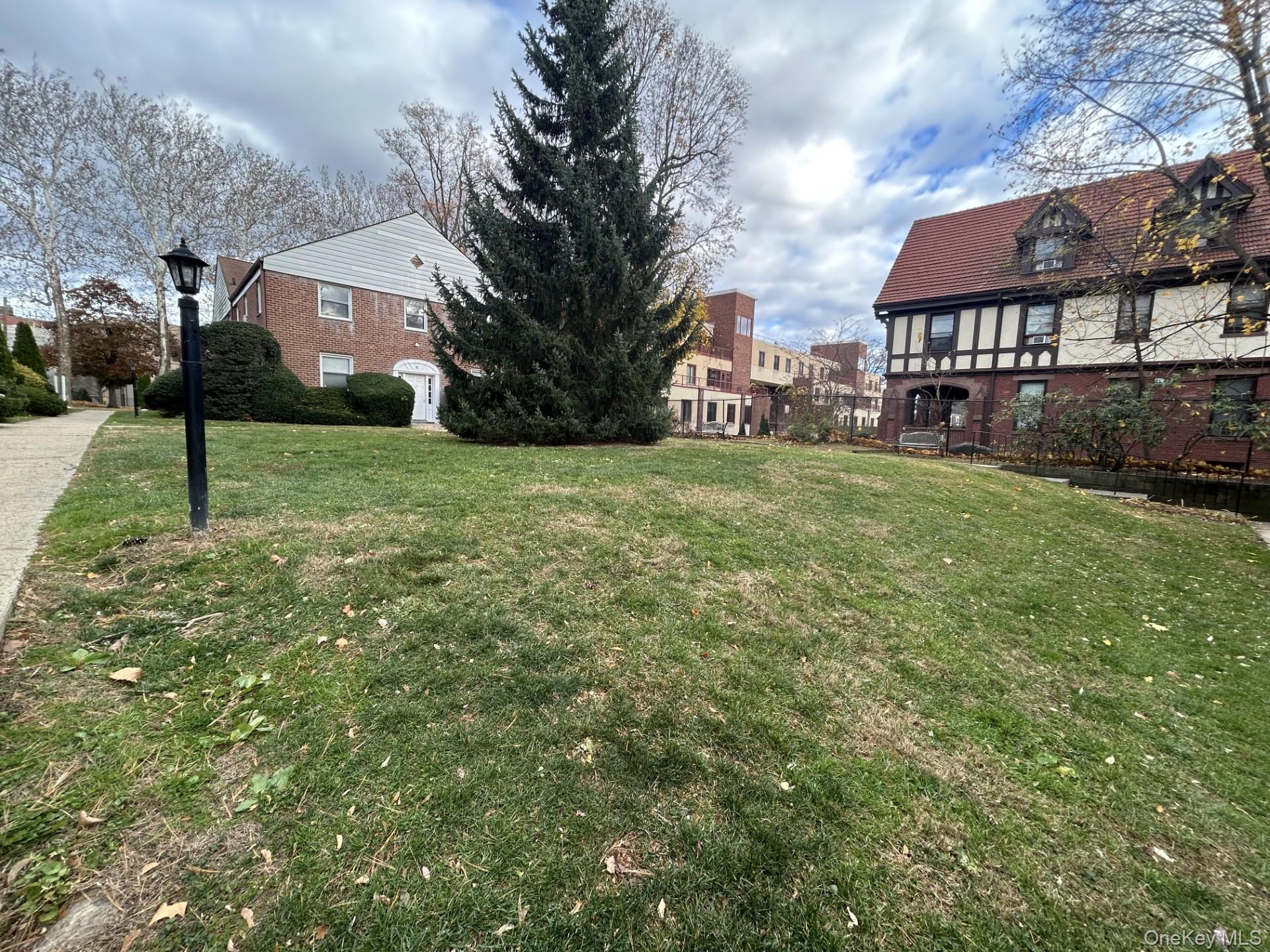 #16 photo, 79 N Broadway, White Plains , NY 10603