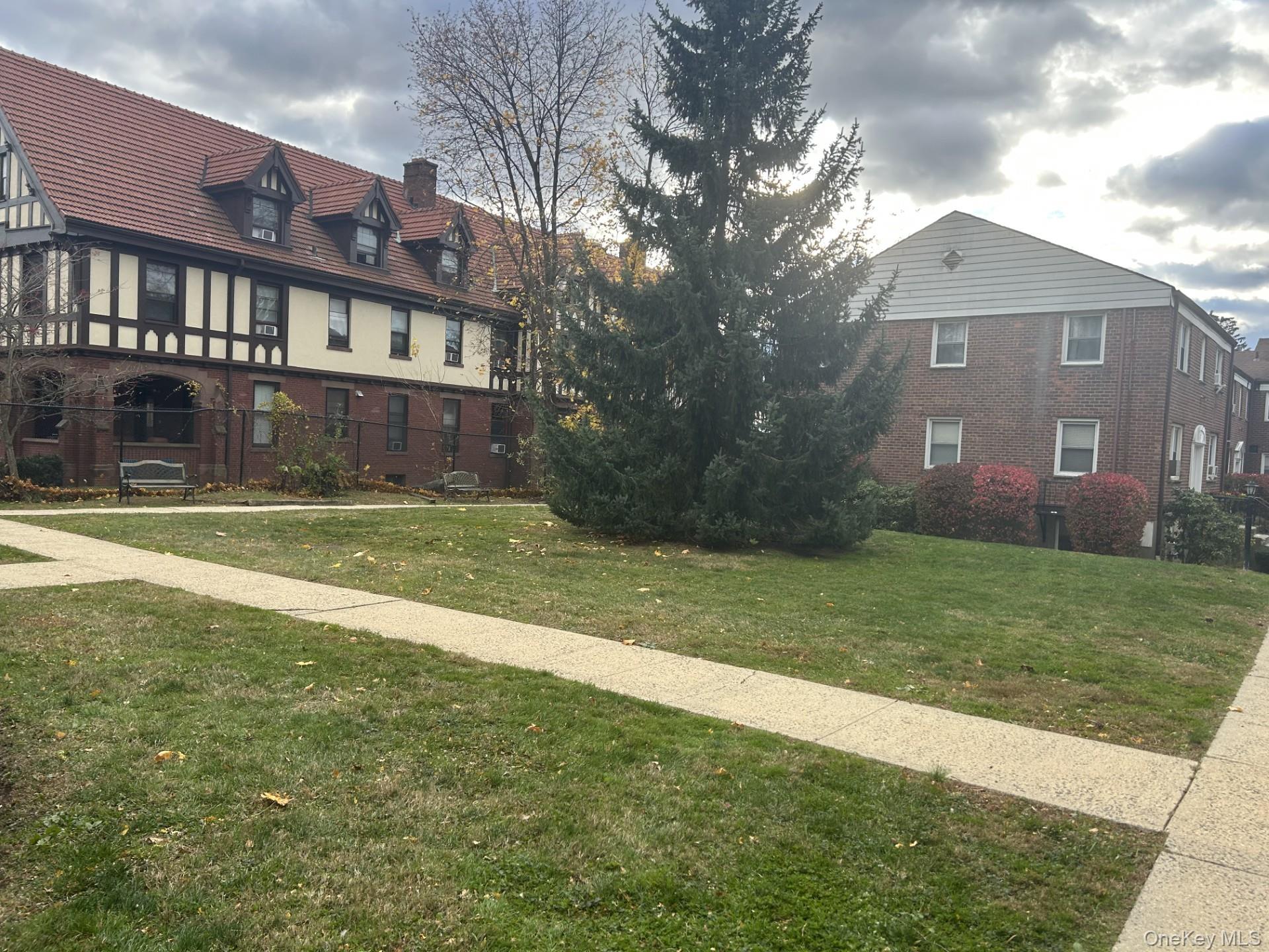 #18 photo, 79 N Broadway, White Plains , NY 10603