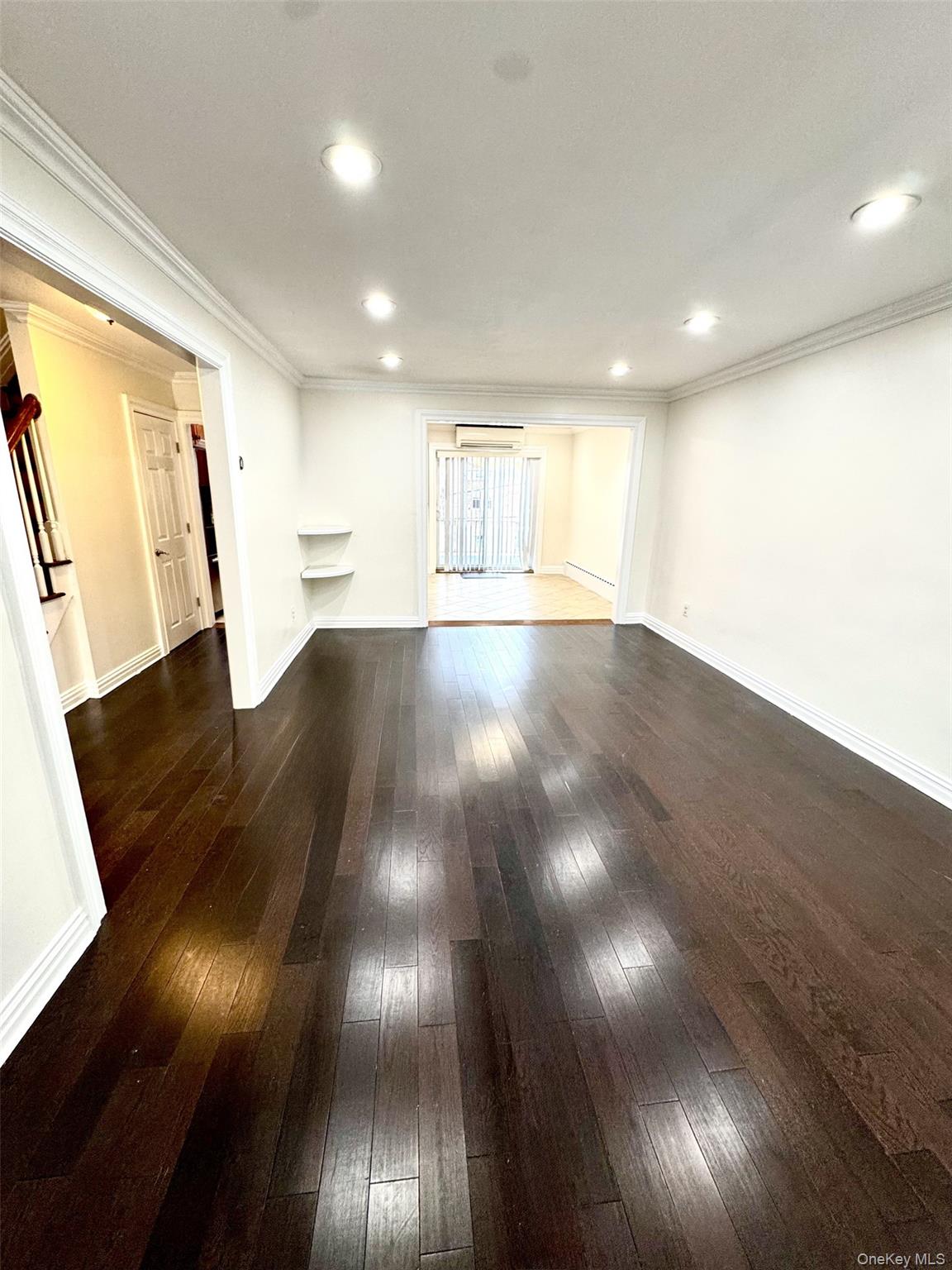 #4 photo, 1004 Balcom Avenue, Bronx , NY 10465